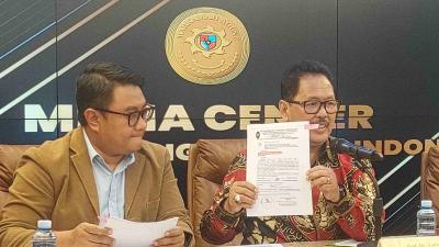 Juru Bicara MA, Yanto menyamoaikan sumpah advokat Razman Arif Nasution dan Firdaus Oiwobo secara resmi dibekukan oleh Mahkamah Agung. [Foto: Dok. Disway]