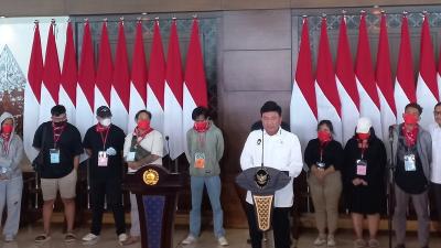 Menkopolhukam Budi Gunawan memberikan keterangan pers terkait korban online scam di Myanmar. -- Dok Disway -