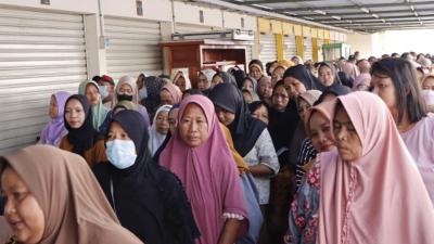 Masyarakat antusias menyerbu Warteksi Gemilang di Cisoka, Kabupaten Tangerang. - Dok. Diskominfo Tangerang -