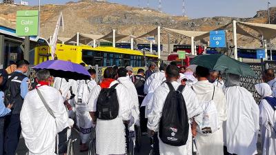 Jemaah haji diimbau salat di hotel pada siang hari mengingat cuaca panas tembus 42 derajat. - Foto: Dok Kemeng -