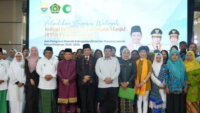 Menag Nasaruddin Umarsaat memberikan pembinaan kepada Aparatur Sipil Negara (ASN) Kemenag Jambi di Asrama Haji Jambi, Minggu (29/6/2025). - Foto: Dok. Kemenag -