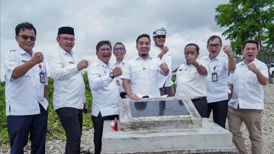 Wali Kota Cilegon Robinsar meninjau aset milik Pemerintah Kota Cilegon di kawasan Warnasari, lokasi yang ama diwacanakan menjadi Pelabuhan Cilegon Mandiri (PCM). - Foto: Ig @robinsar19 -