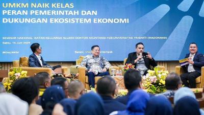 Menteri UMKM Maman Abdurrahman saat menjadi pembicara dalam Seminar dan Audiensi yang digelar Ikatan Alumni Doktor Akuntansi (Ikadokansi) Fakultas Ekonomi dan Bisnis Universitas Trisakti, Sabtu (14/6), di Jakarta. - Humas UMKM -