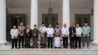 Gubernur Banten Andra Soni menerima kunjungan jajaran Majelis Ulama Indonesia (MUI) Provinsi Banten yang dipimpin langsung Ketua MUI KH A. Bazari Syam di Gedung Negara Provinsi Banten, Kota Serang, Rabu (16/7/2025). - Biro Adpimpro - Banten -