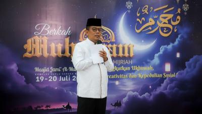 Gubernur Banten Andra Soni saat menghadiri acara Berkah Muharram 1447 Hijriah di Masjid Al Muhajirin, Komplek Deplu Cipadu Bhuwana, Larangan, Kota Tangerang, Sabtu (19/7/2025). - Biro Adpimpro Banten -