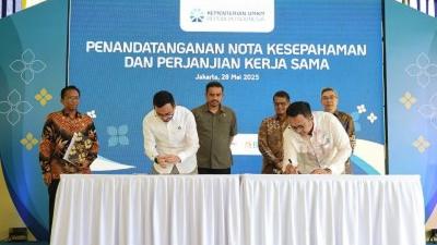Penandatanganan Perjanjian Kerja Sama (PKS) antara Kemterian UMKM dan BNI di Jakarta, Rabu (28/5/2025). - Repro -