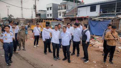Gubernur Banten Andra Soni meninju Pasar Induk Rau. - Foto: Biro Adpimpro Banten -