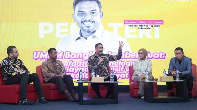 Menter UMKMi Maman Abdurahman saat menjadi narasumber Forum Bisnis HIPMI Jember 2025 di Aula Bank Jatim, Jember, Sabtu (5/7). - Humas UMKM -