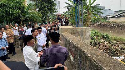 Wakil Presiden RI Gibran Rakabuming Raka saat meninjau lokasi banjir di Ciledug, Kota Tangerang - Pemkot Tanggerang -