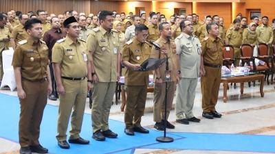Gubernur Banten Andra Soni memimpin penyampaian komitmen dan aksi nyata percepatan penanggulangan penyakit Tuberkulosis (TBC) dari delapan provinsi di Indonesia. - Biro Adpimpro Banten -