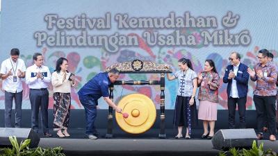 Kementerian Usaha Mikro, Kecil, dan Menengah (UMKM) menggelar Festival Kemudahan dan Pelindungan Usaha Mikro di Kota Tua Jakarta, Rabu (27/8/2025).  - Humas Kemen UMKM -