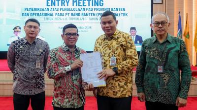 Gubernur Banten Andra Soni dan Kepala BPK Perwakilan  Banten Firman Nurcahyadi saat Entry Meeting Pemeriksaan BPK RI Perwakilan Provinsi Banten. - Biro Adpimpro Banten -