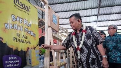 Wamen UMKM Helvi Moraza  meninjau langsung pelaksanaan Program Help Me Grow di Desa Beluk, Kecamatan Belik, Kabupaten Pemalang, Jawa Tengah, Jumat (24/10/2025). - Humas Kemen UMKM -