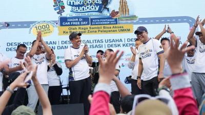 Menteri UMKM Maman Abdurrahman mengadiri kegiatan MikroDOTS (Desk on The Street) di Kota Pontianak, Minggu (23/11/2025). - Humas Kemen UMKM -