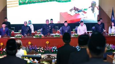 Rapat paripurna istimewa dalam rangka memperingati Hari Ulang Tahun (HUT) ke-17 di Gedung DPRD Kota Tangsel, Rabu (26/11/2025). - Dok Pemkot Tangsel -