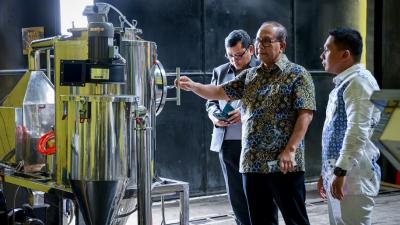 Sesmen UMK), Arif Rahman Hakim, mendorong para pelaku UMKM memanfaatkan teknologi tepat guna guna meningkatkan kapasitas produksi dan daya saing di pasar.  - Kemen UMKM -