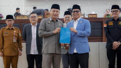 DPRD dan Pemprov Banten sepakati dua Perda strategis, Bank Banten diperkuat, perlindungan pekerja diperluas.  - Biro Adpimp Banten -