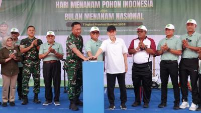 Peringatan Hari Menanam Pohon Indonesia (HMPI) dan Bulan Menanam Nasional (BMN) Tahun 2025 yang dipusatkan di Brigif 87/Salakanagara, Kecamatan Waringinkurung, Kabupaten Serang, Kamis (11/12/2025). - Biro Adpimpro Banten -