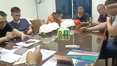 Kesbangpol Kota Tangerang sedang memeriksa legalitas TKA Tiongkok yang bekerja di salah satu perusahaan di Kota Tangerang - Dok Pemkot Tangerang -