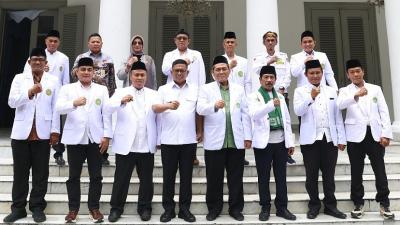 Gubernur Andra Soni berfoto nersa,a jajaran DPP, DPW, dan DPD Kesti TTKKDH di Gedung Negara Provinsi Banten, Kota Serang, Kamis (26/2/2026). - Biro Adpimpro Banten -
