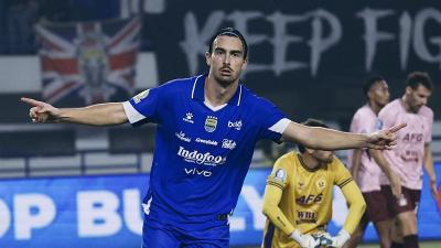 Penyerang Persib  Andrew Jung melakukan selebrasi usai dirinya sukses mencetak gol ke gawang Persik - X Persib -