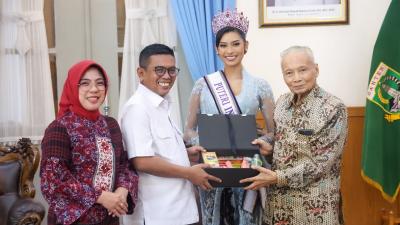 Gubernur Banten Andra Soni saat menerima silaturahmi Puteri Indonesia 2026 - Biro Adpimpro Banten -