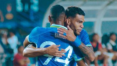 Uliam Baros mengunci kemenangan Persib 1-0 atas Arema - Foto: Dok Persib -