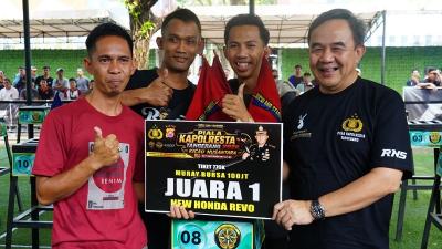 Pemenang juara 1 ajang Kicau Mania Kapolres Cup 2026, Minggu (12/7/2026). - Prokopim Tangerang -