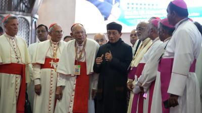 Menteri Agama sekaligus Imam Besar Masjid Istiqlal Nasaruddin Umar di tengah ratusan uskup - Foto: Dok.Kemenag -