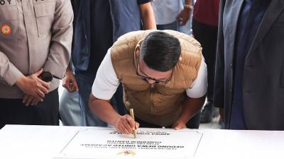 Gubernur Banten Andra Soni saat meresmikan Arena Dewa United Basketball Academy - Biro Adpimpro Banten -