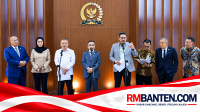 Menteri UMKM Maman Abdurahman memberikan keterangan pers pasca terbitnya Perpres Ojol - Humas KUMKM/RMB -