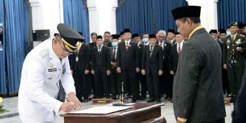 Pelantikan Penjabat Walikota Tasikmalaya, Cheka Virgowansyah oleh Wagub Jabar Uu Ruzhanul Ulum/Dok