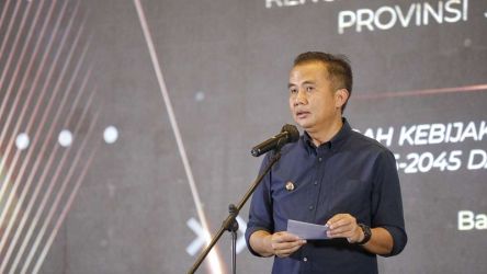 Pj Gubernur Jawa Barat, Bey Machmudin telah menandatangani UMK tahun 2024. (Foto: Dok Pemprov)