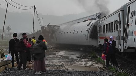 Tabrakan Kereta Api di Cicalengka, Bandung, Jabar. (Foto: Repro)