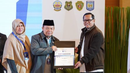 Ketua DPRD Bekasi H. M. Saifuddaulah saat mengikuti Paku Integritas dari KPK RI. (Foto: Dok DPR Kota Bekasi)