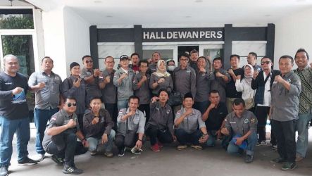 Perwakilan Pengurus Pro Jurnalismedia Siber (PJS) se-Indonesia saat mendatangi Gedung Dewan Pers, Senin (27/5). (Foto: Dok Humas PJS)