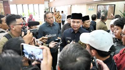 Pj Gubernur Jabar Bey Machmudin ingatkan pengelola sekolah tidak ada lagi perundungan pada orientasi sekolah. [Foto: Humas Jabar]