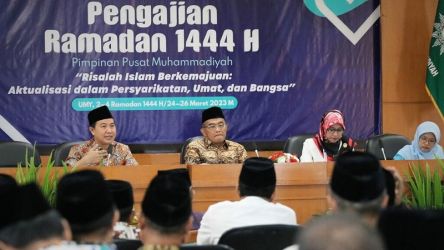 Bendahara Umum PP Muhammadiyah, Hilman Latief (paling kiri) dalam Pengajian Ramadan 1444 H Pimpinan Pusat (PP) Muhammadiyah, Minggu (26/3).