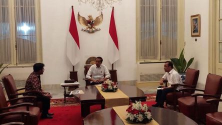 Presiden Jokoei saat menerima Mantan Menteri Pertanian Syahrul Yasin Limpo (SYL) di Istana Merdeka, Jakarta, Minggu malam (8/10).