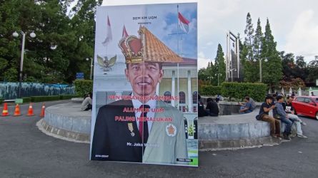 Baner Presiden Jokowi yang dibuat mahasiswa UGM. (Foto: Repro)