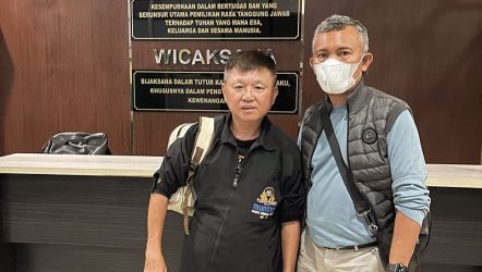 Tim SIRI Kejagung menangkap buronan kasus pengemplang pajak Christian Tjong di Pagedangan, Kabupaten Tangerang. (Foto: Dok. Kejagung)