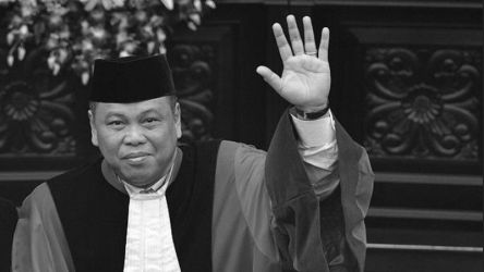 Hakim MK Arief Hidayat dalam dissenting opinion menyatakan pemerintah telah terbukti melakukan pelanggaran Pemilu secara terstruktur dan sistematis. (foto: Repro)