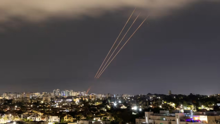 Serangan drone Iran di wilayah udara Israel.-