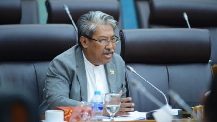 Anggota Komisi VII DPR Mulyanto dari Fraksi PKS mengkritisi putusan PTUN terkait IUP Nikel. (Foto: Repro)