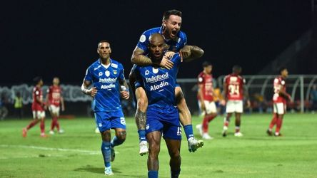 Penyerang haus gol Persib  David da Silva merayakan gol penyeimbang lawan Bali Uniter (Foto: Persib)
