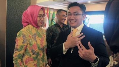Bakal calon Bupati Serang Andika Hazrumi dengan Bakal calon Gubernur Banten Airin Rachmi Diany. (Foto: Ist/RMN)
