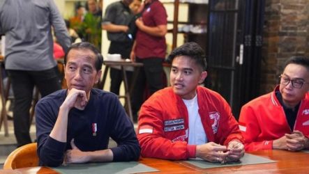 Presiden Jokowi dan Ketum PSI Kaesang Pangarep yang juga merupakan putranya. (Foto: Dok PSI)