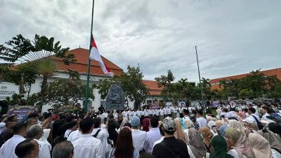 Demo pemecatan Prof Dr Budi Santoso di Unair. (Foto: Repro)